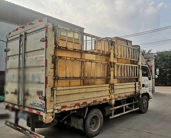 裝貨上車準(zhǔn)備出發(fā) 裝貨上車準(zhǔn)備出發(fā)